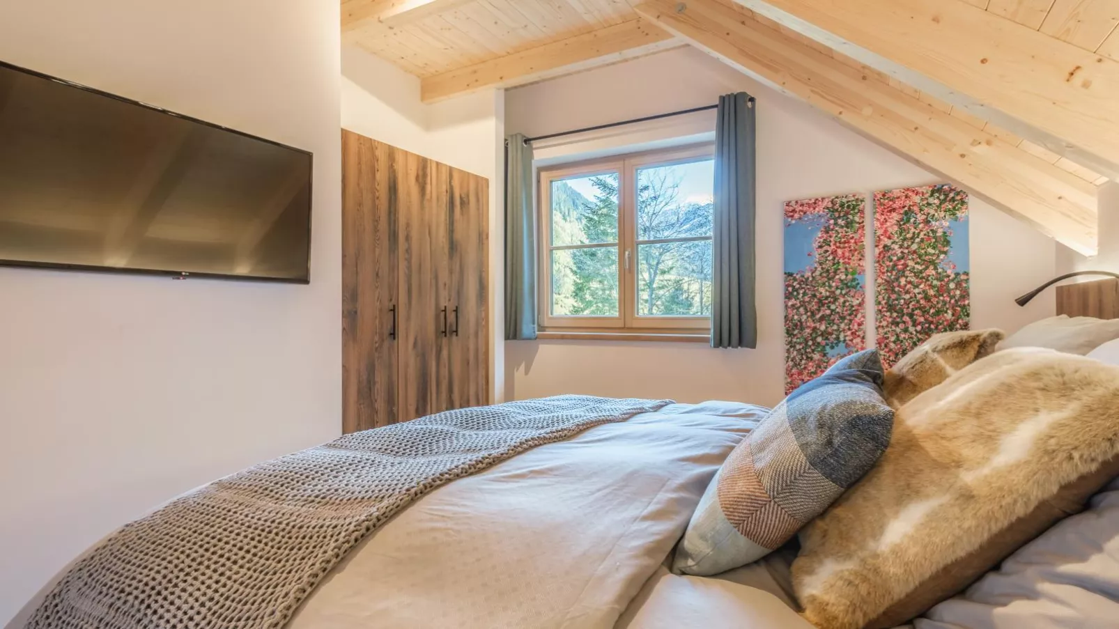 Wanderlust-Bedroom