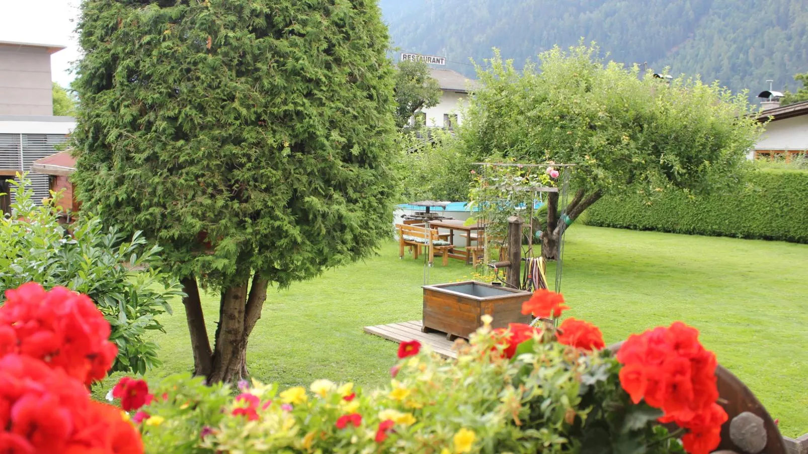Haus Wammes-Gardens summer