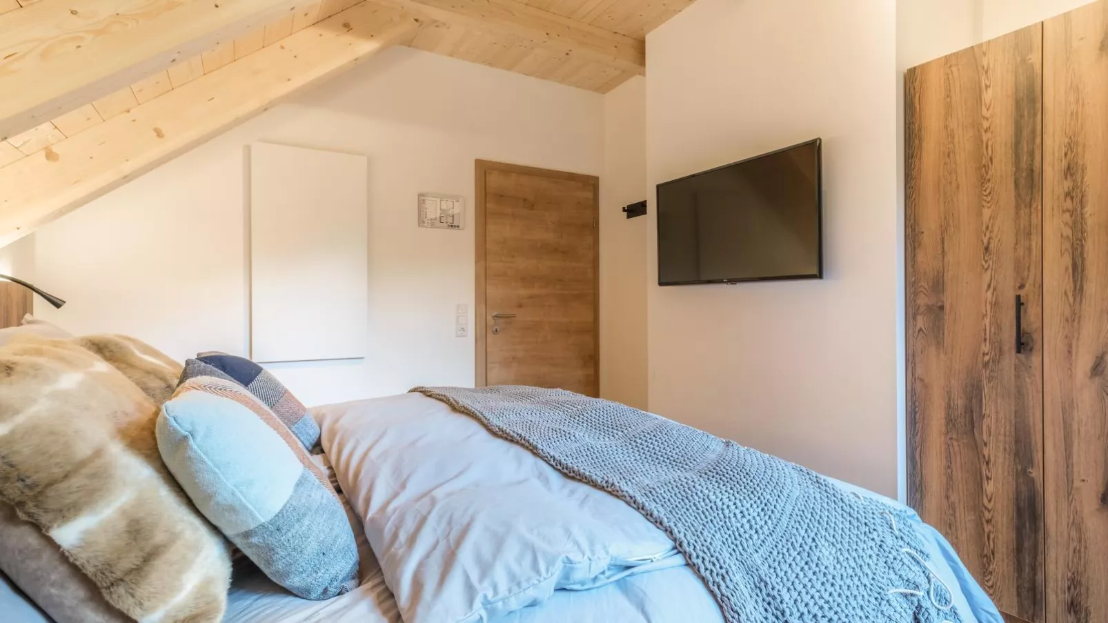 Wanderlust-Bedroom