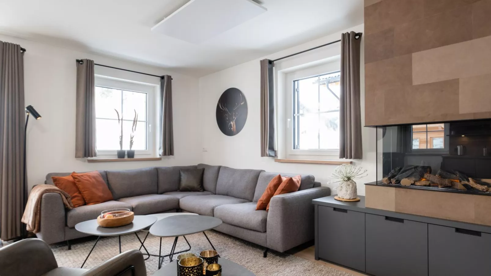 Edelweiss Lodge-Living room