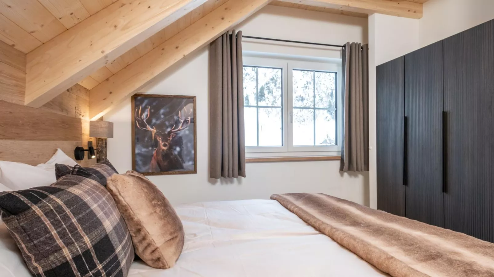 Edelweiss Lodge-Bedroom