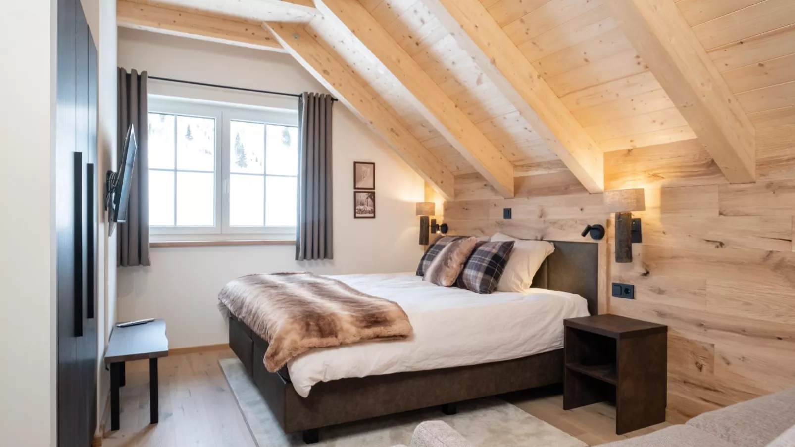 Edelweiss Lodge-Bedroom