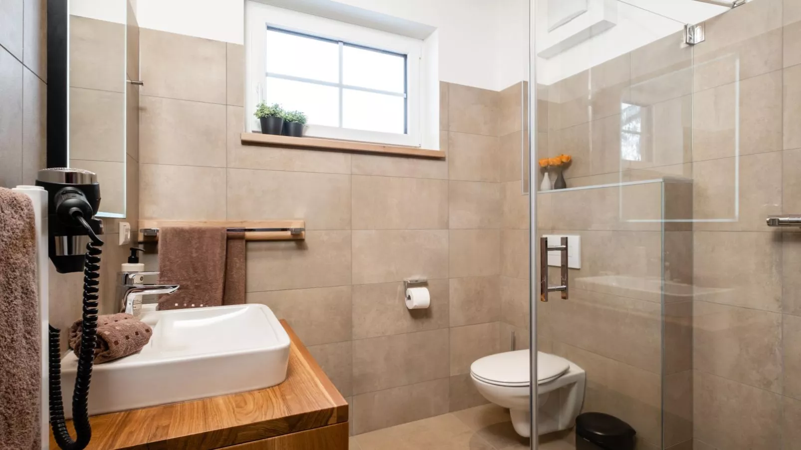 Edelweiss Lodge-Bathroom