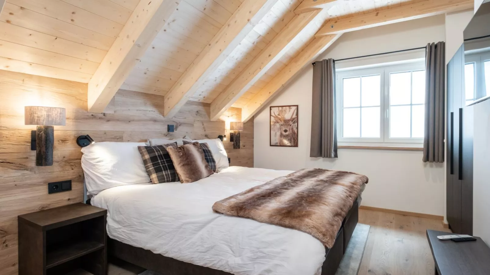 Edelweiss Lodge-Bedroom