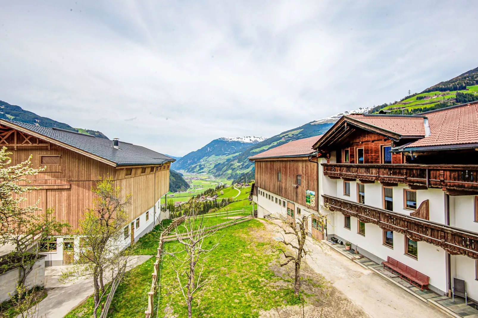 Klammerhof - Dorfblick-View summer