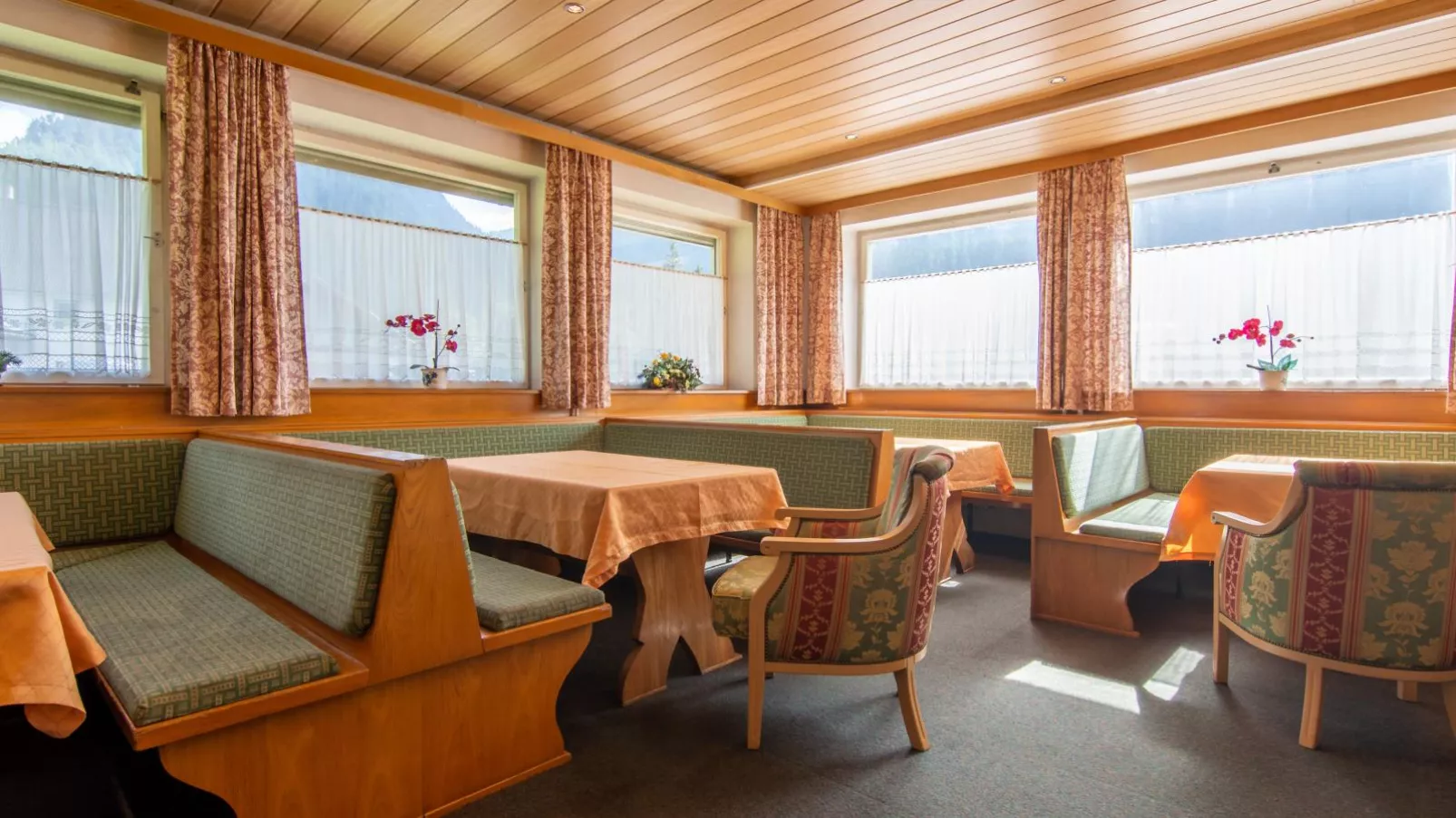 Marina III-Dining room