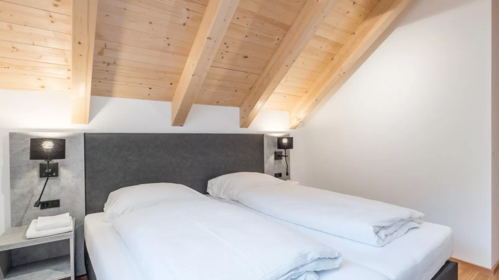 Schletski-Bedroom