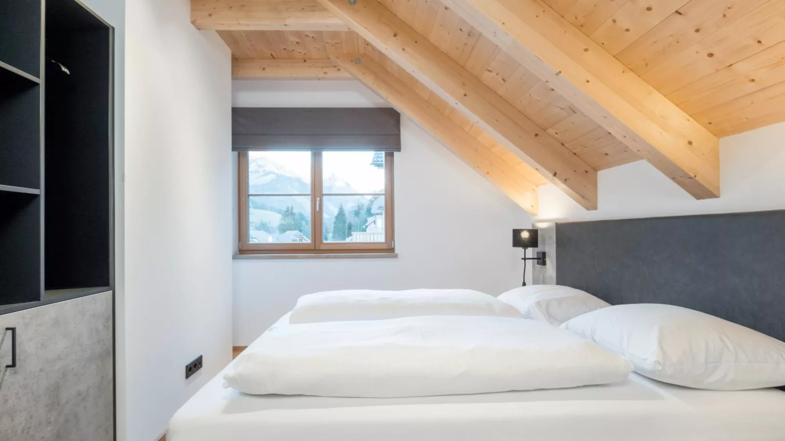 Schletski-Bedroom