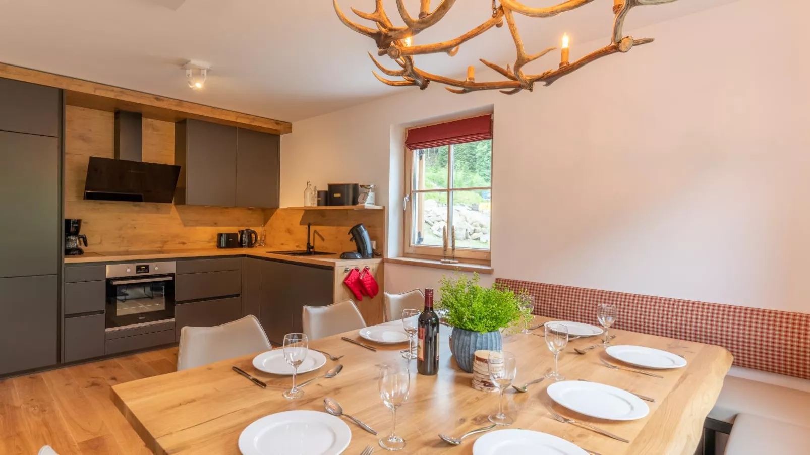 Im grünen Herzen-Dining room