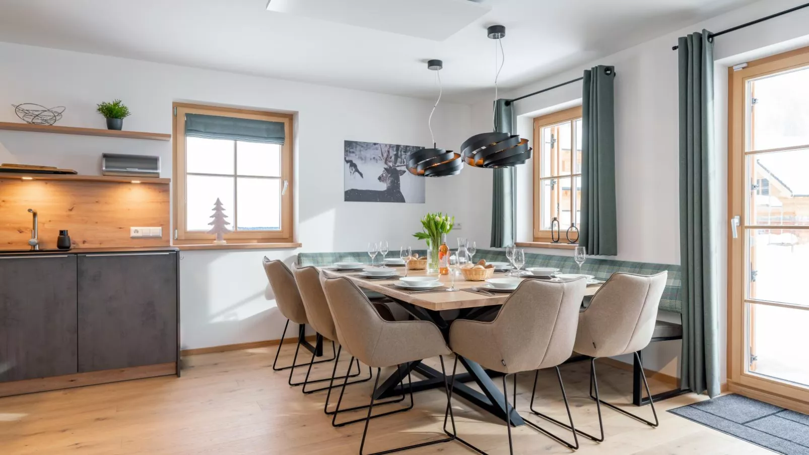 Alpenjoy Lodge-Dining room