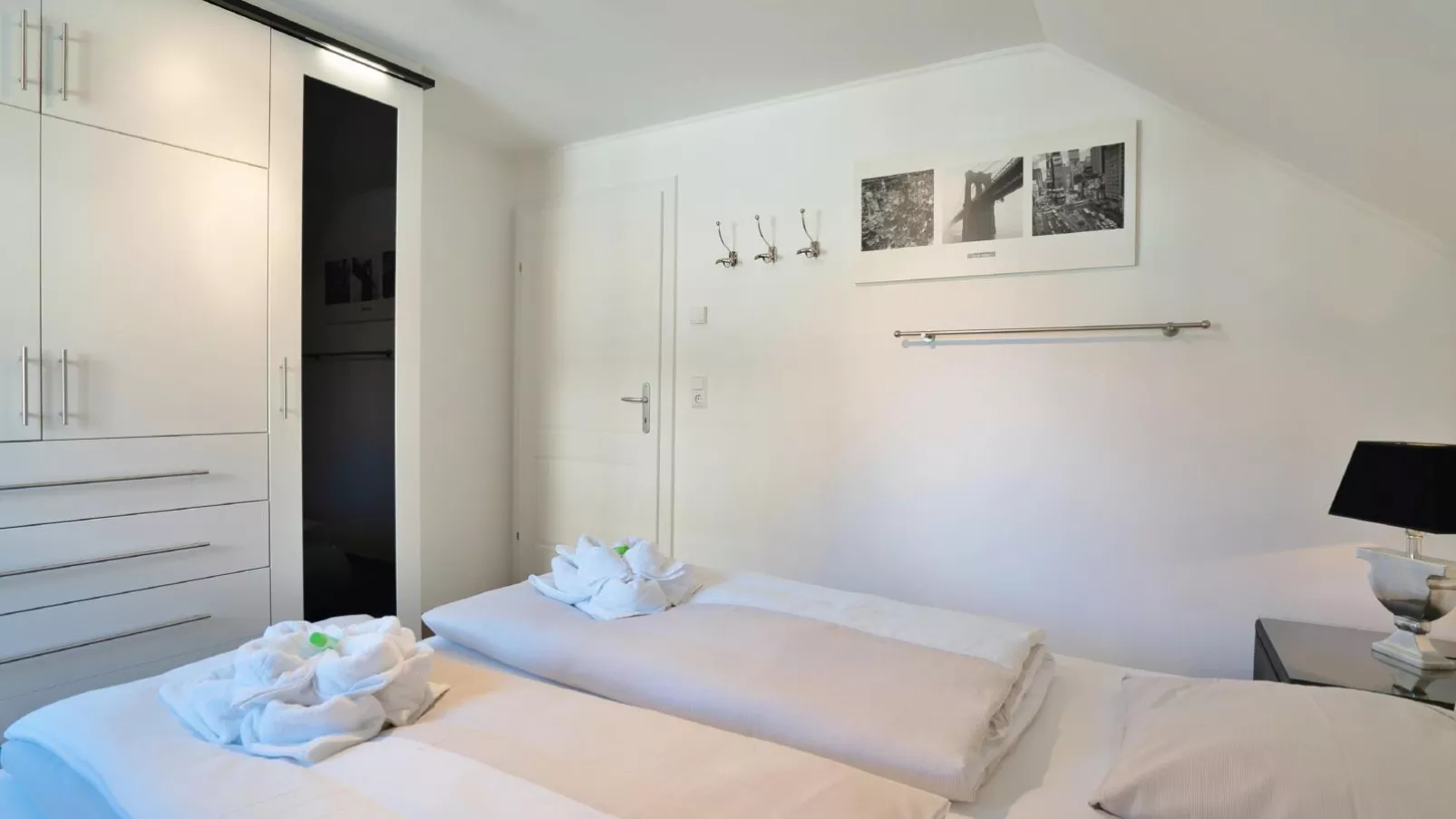 Wanderlust Mountain Chalet-Bedroom