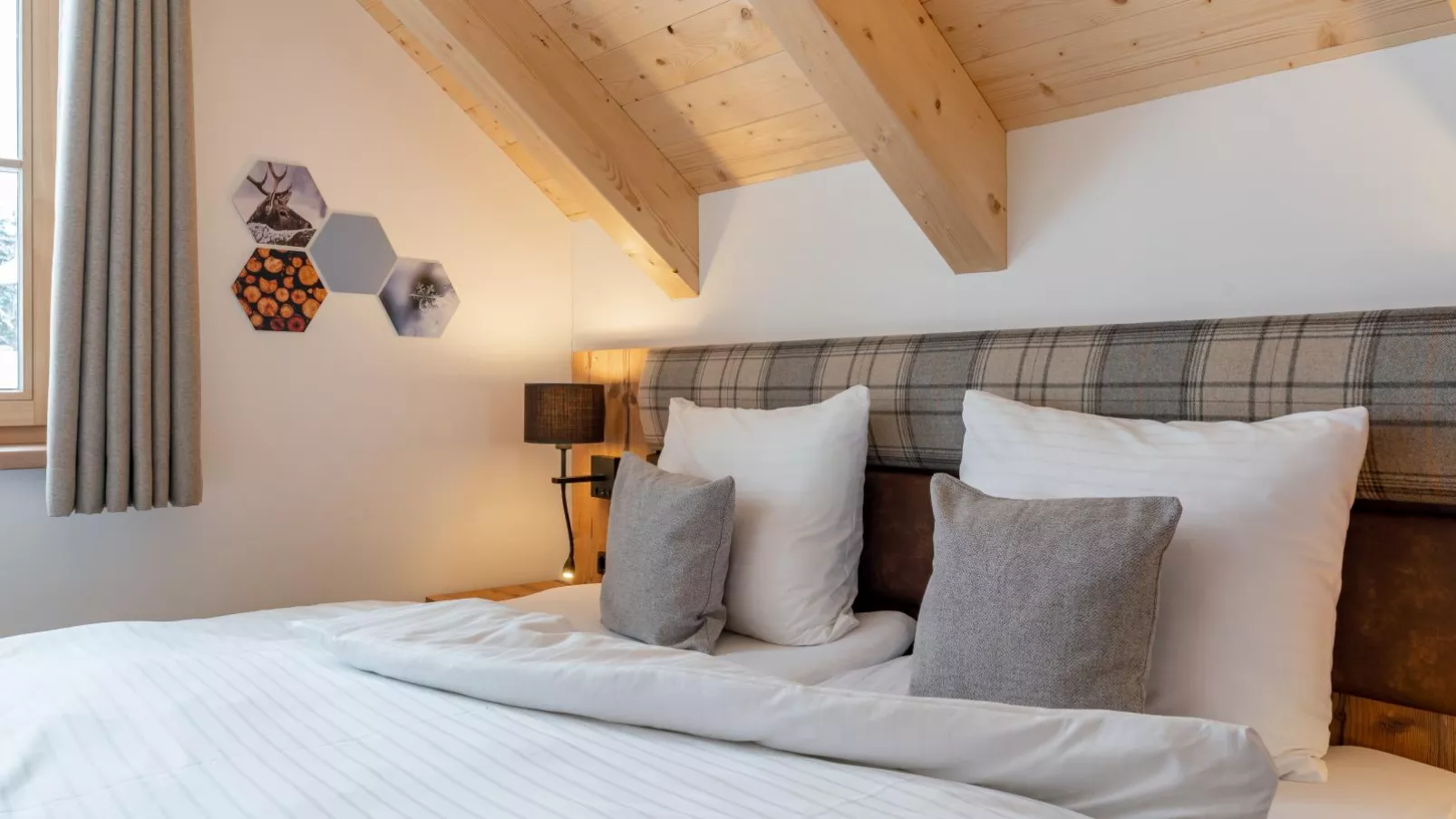 Alpenjoy Lodge-Bedroom