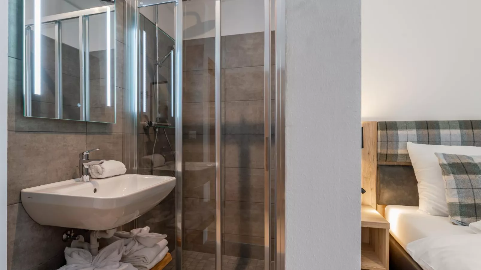Chalet Pretzel-Bathroom