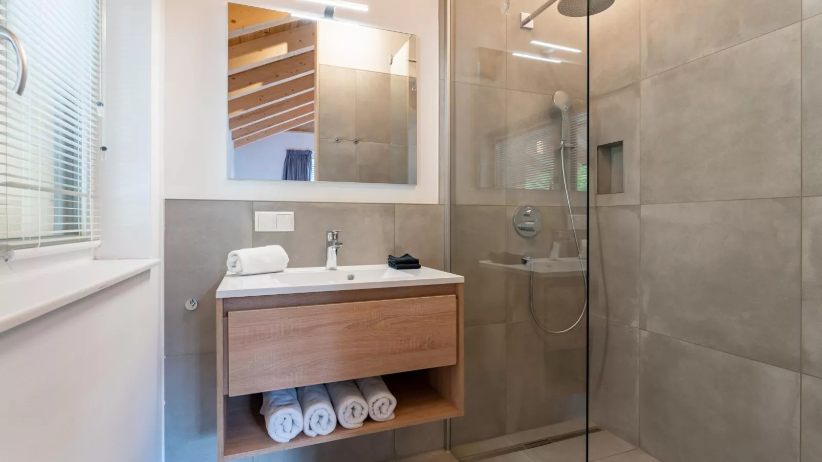 Turrach Lodge-Bathroom