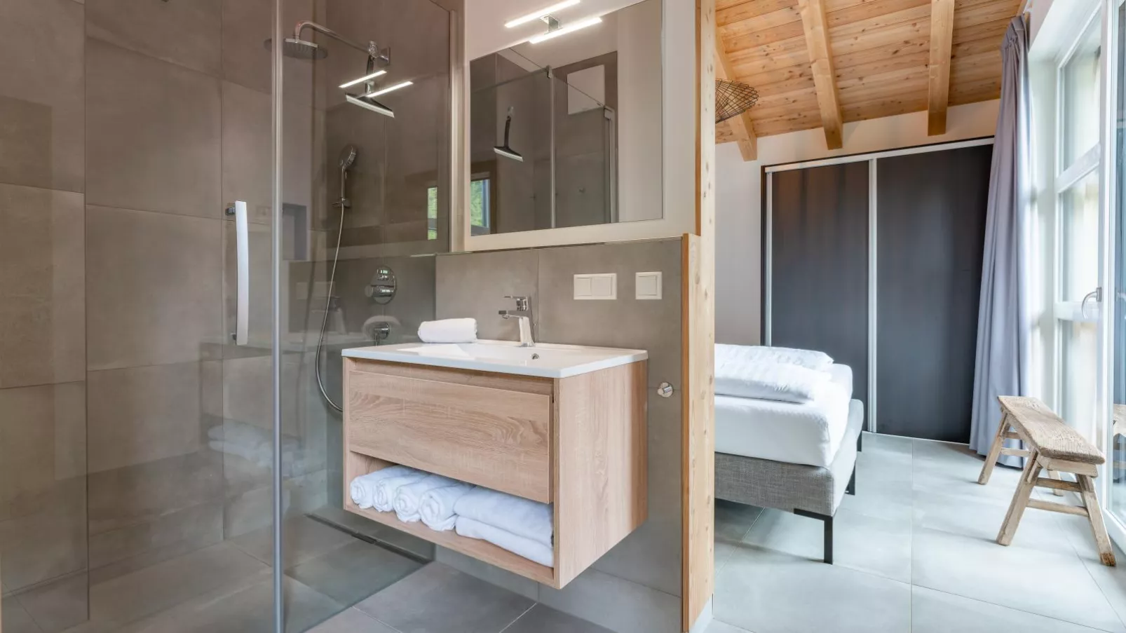 Turrach Lodge-Bathroom