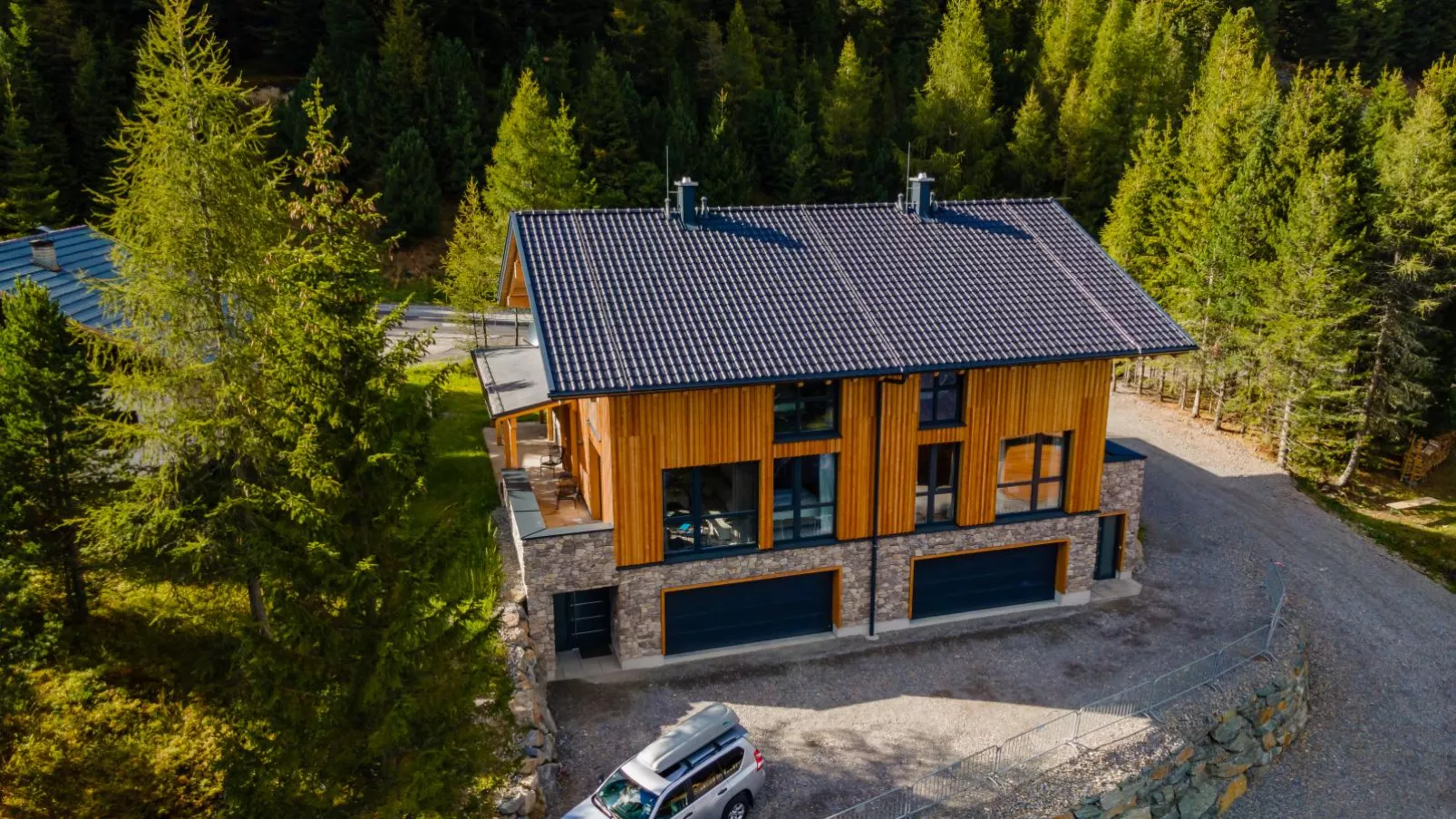 Turrach Lodge-Exterior summer