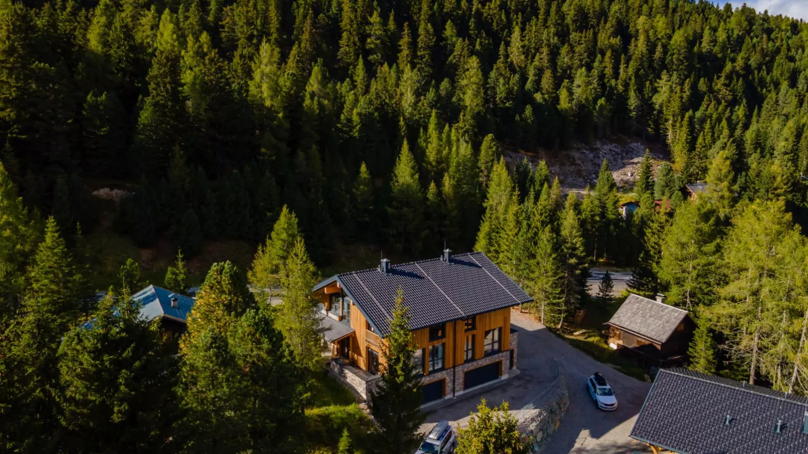 Turrach Lodge-Exterior summer