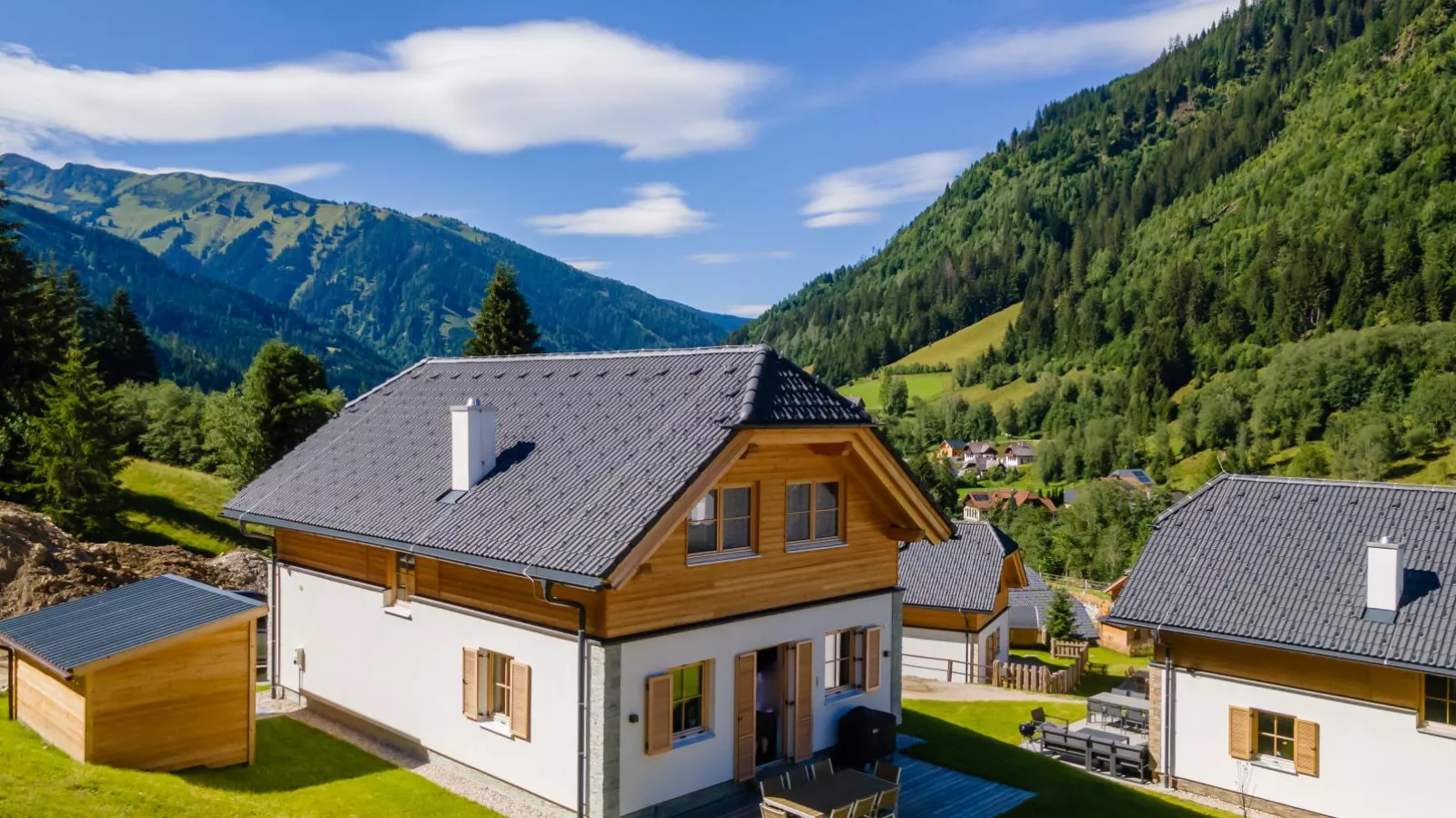 Haus Liene-Exterior summer