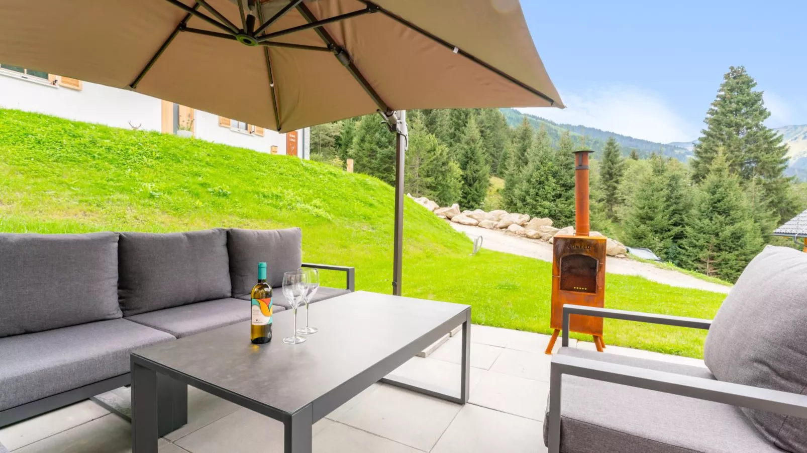 Riesner Alpenlodge-Gardens summer