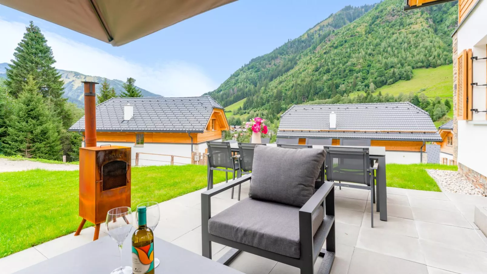 Riesner Alpenlodge-Gardens summer