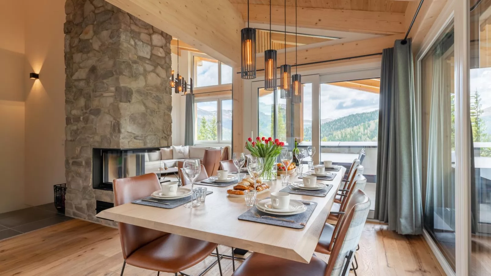 Vista Lodge-Dining room