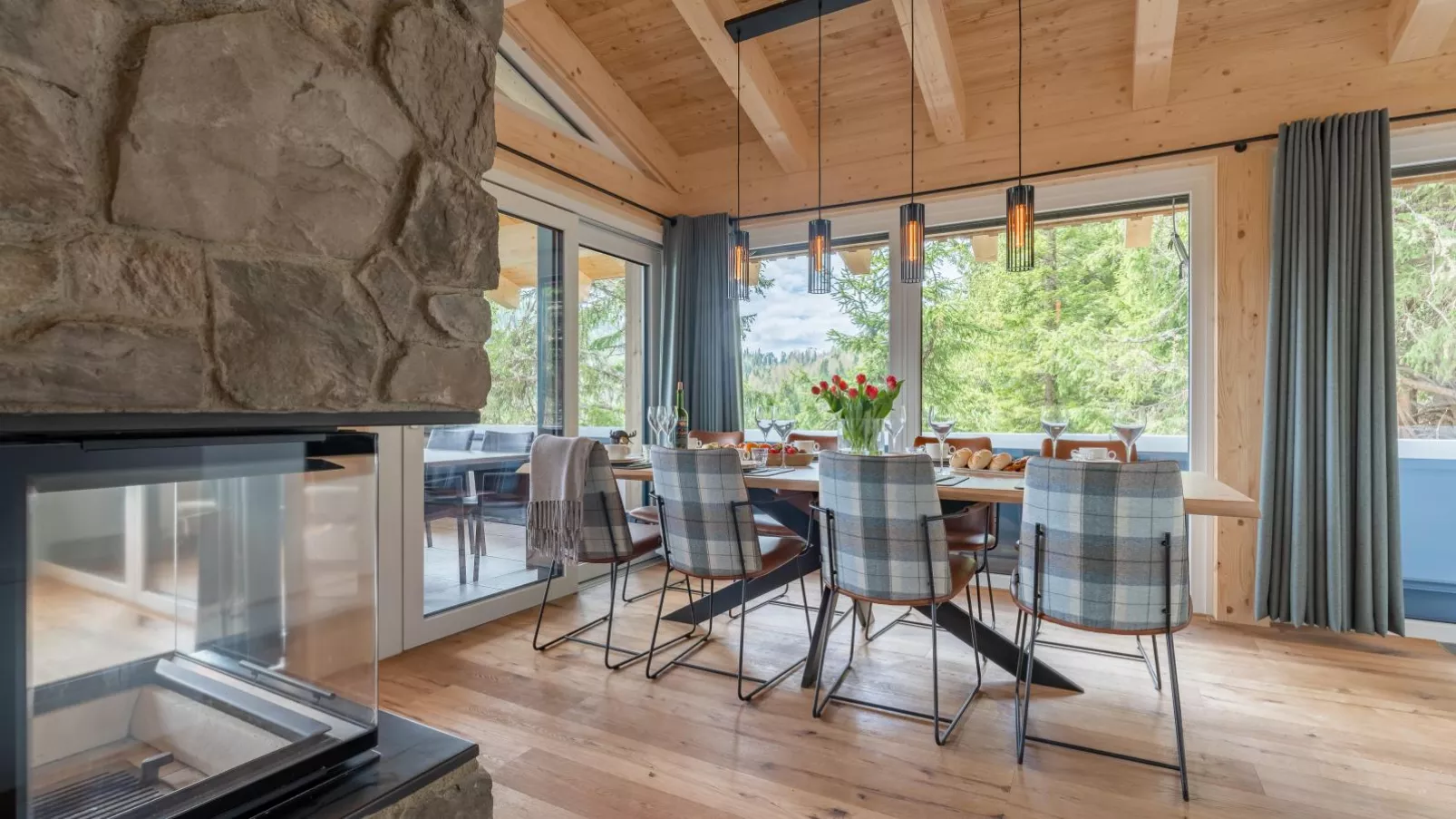 Vista Lodge-Dining room