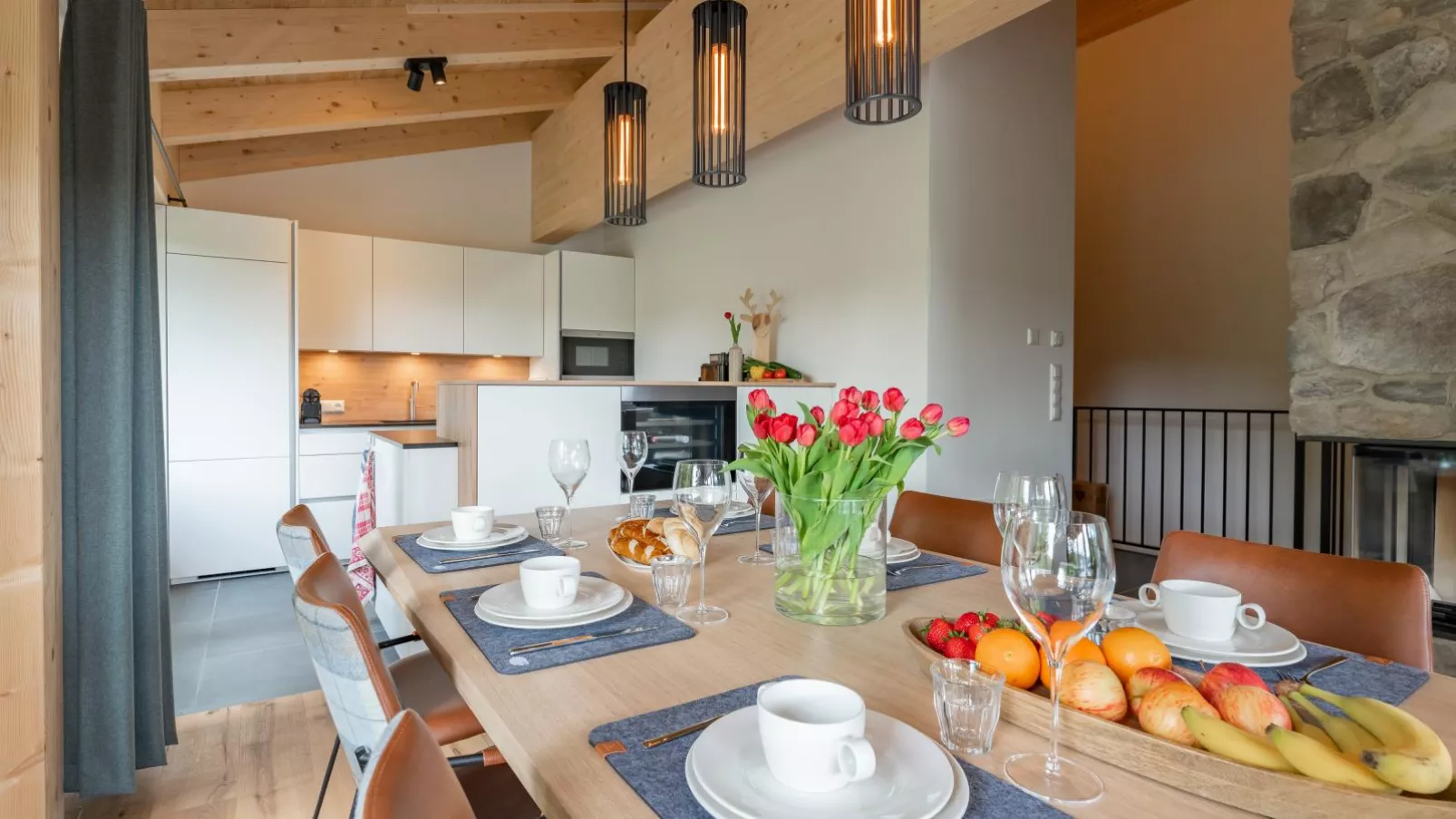 Vista Lodge-Dining room
