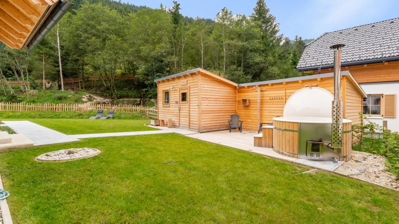 Haus Laura-Installations