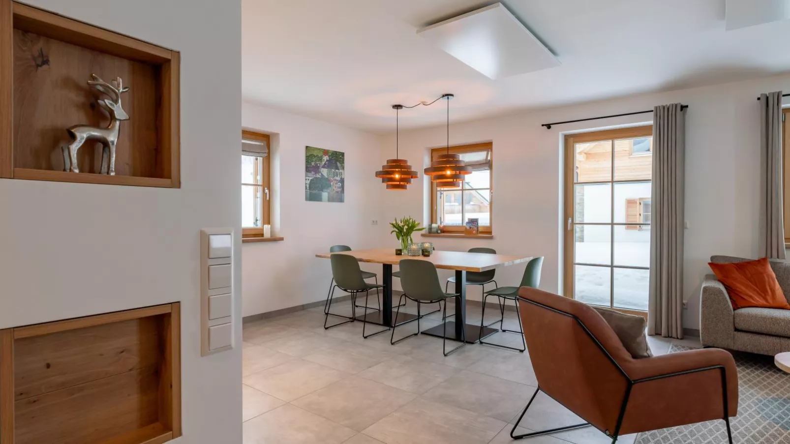 Haus Enzian-Dining room