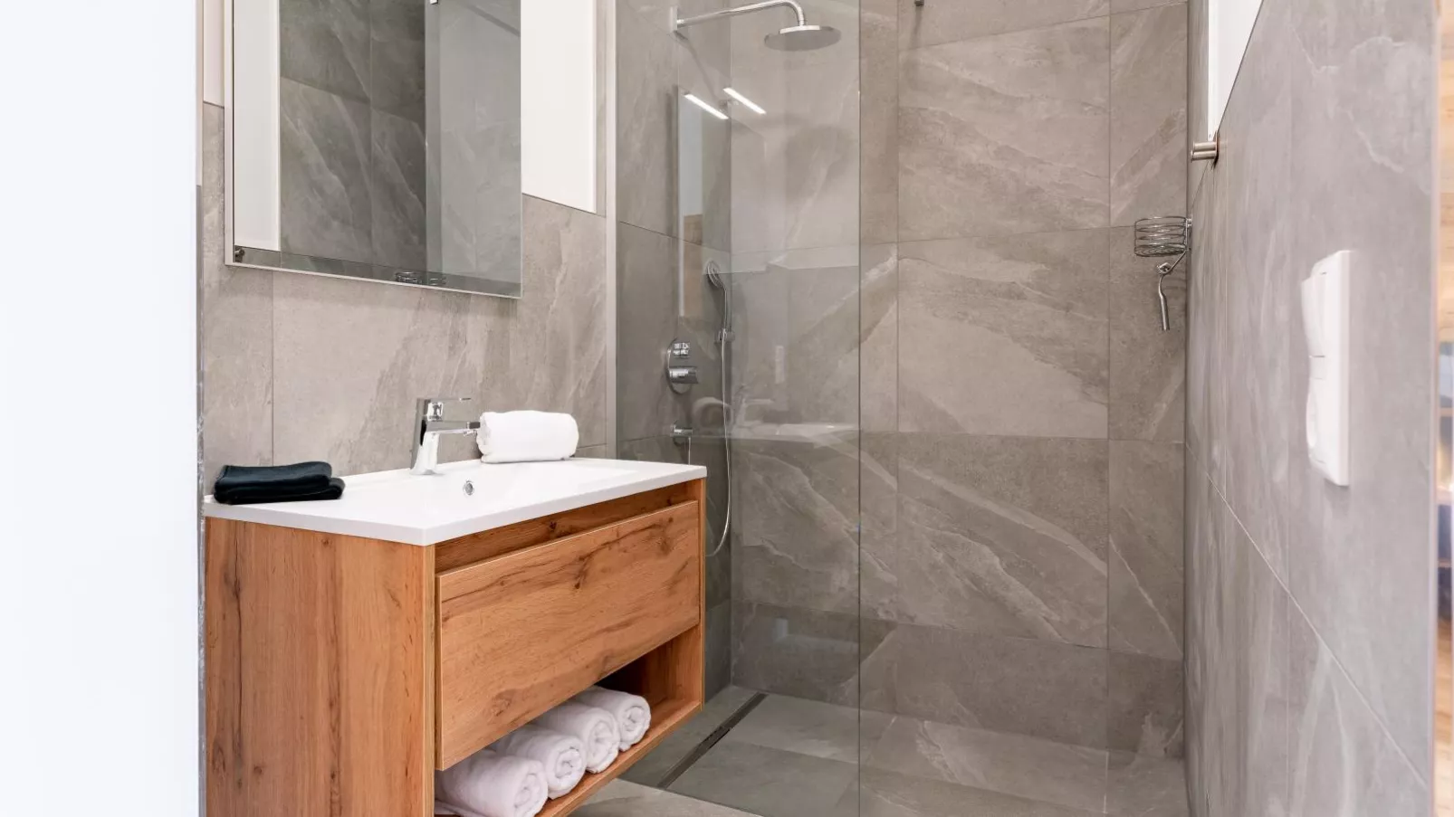 Vista Lodge-Bathroom