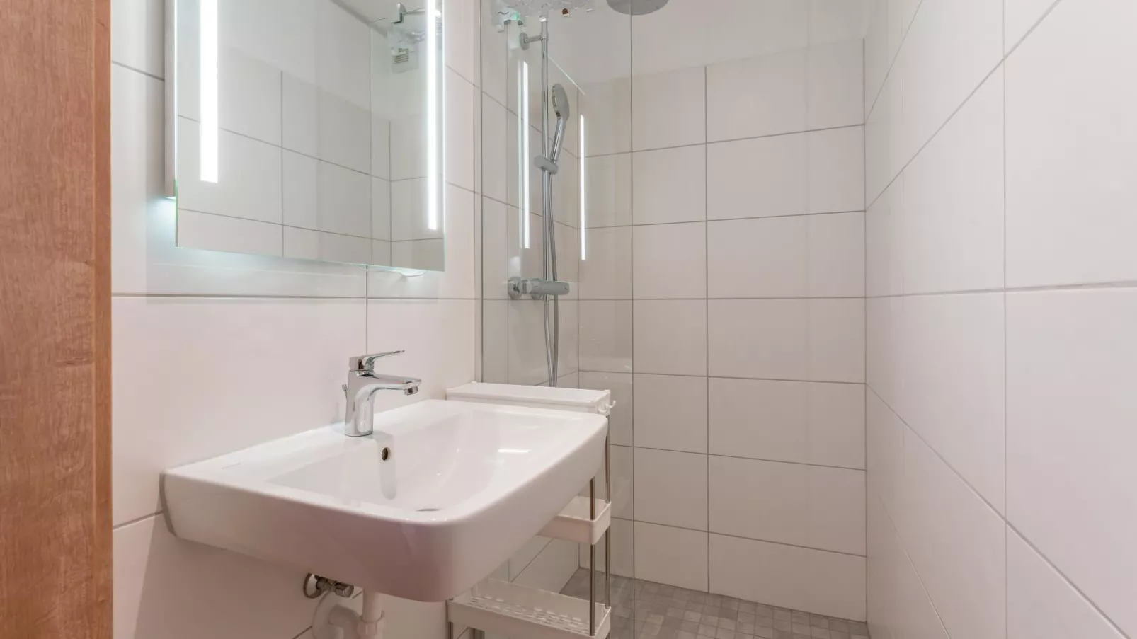 Haus Enzian-Bathroom