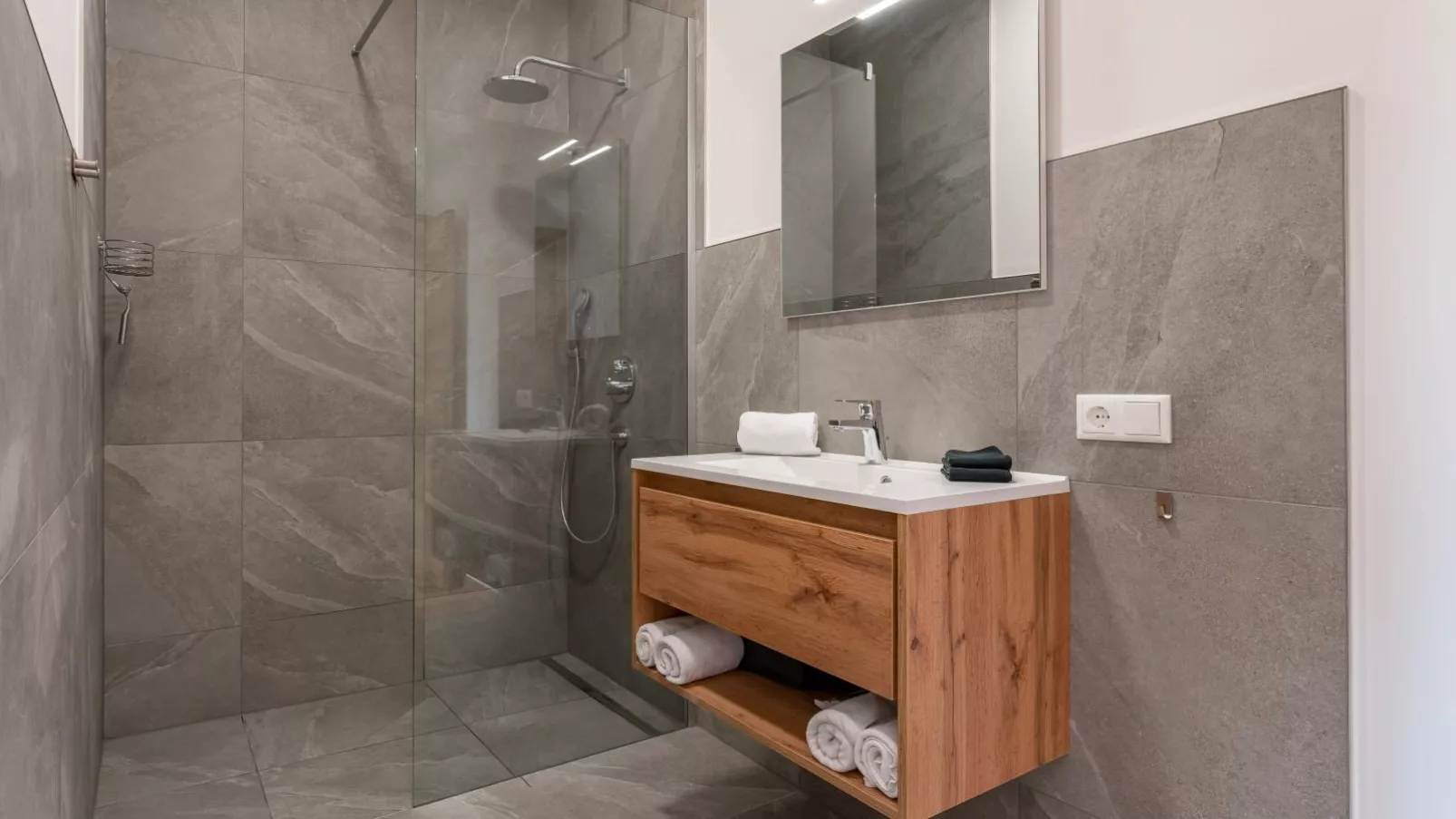 Vista Lodge-Bathroom