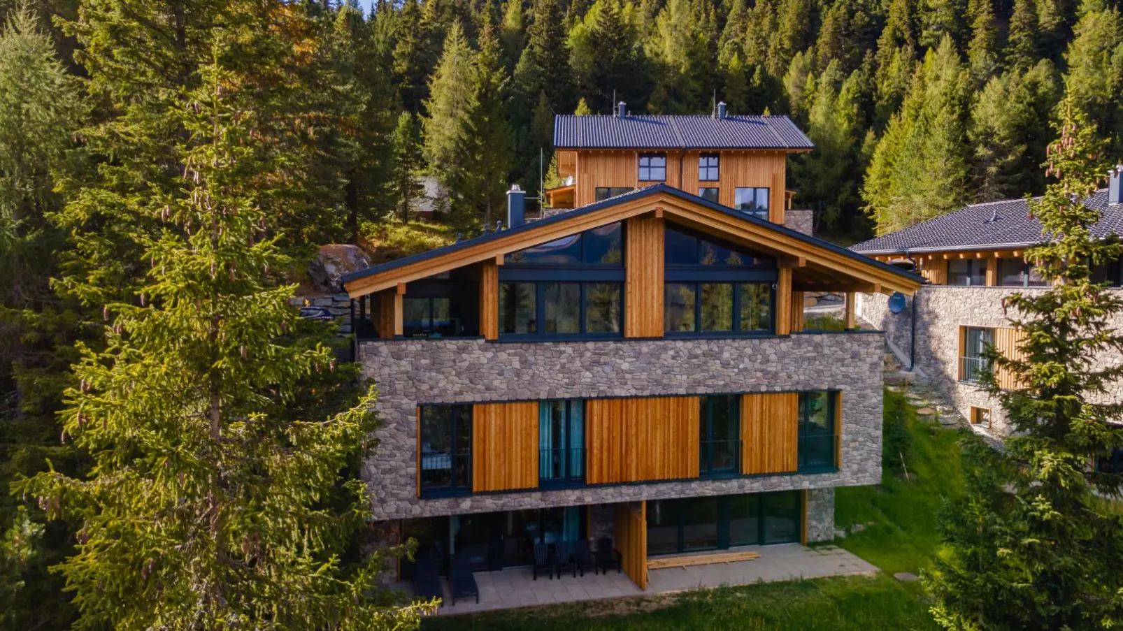 Vista Lodge-Exterior summer