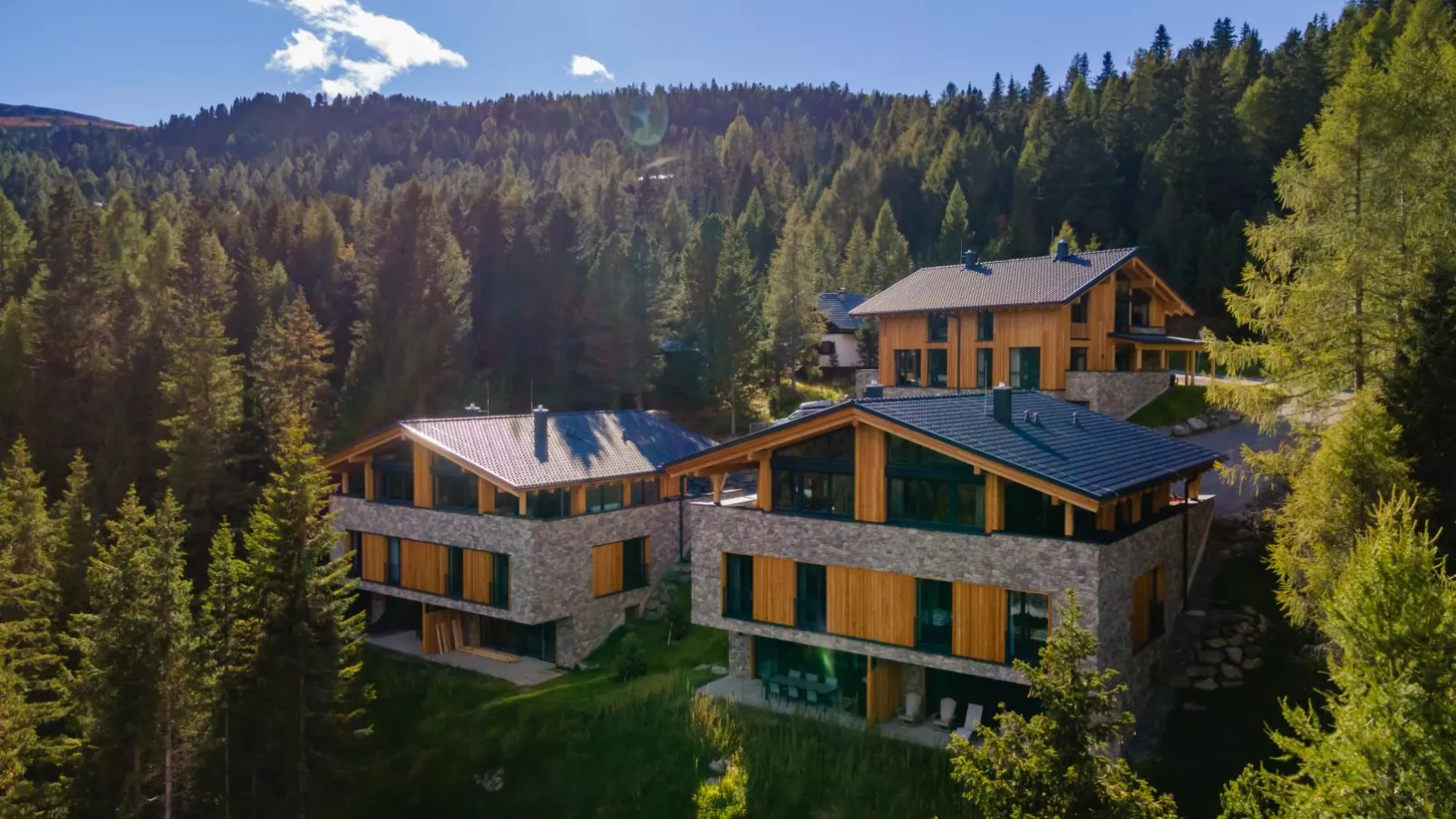 Vista Lodge-Exterior summer
