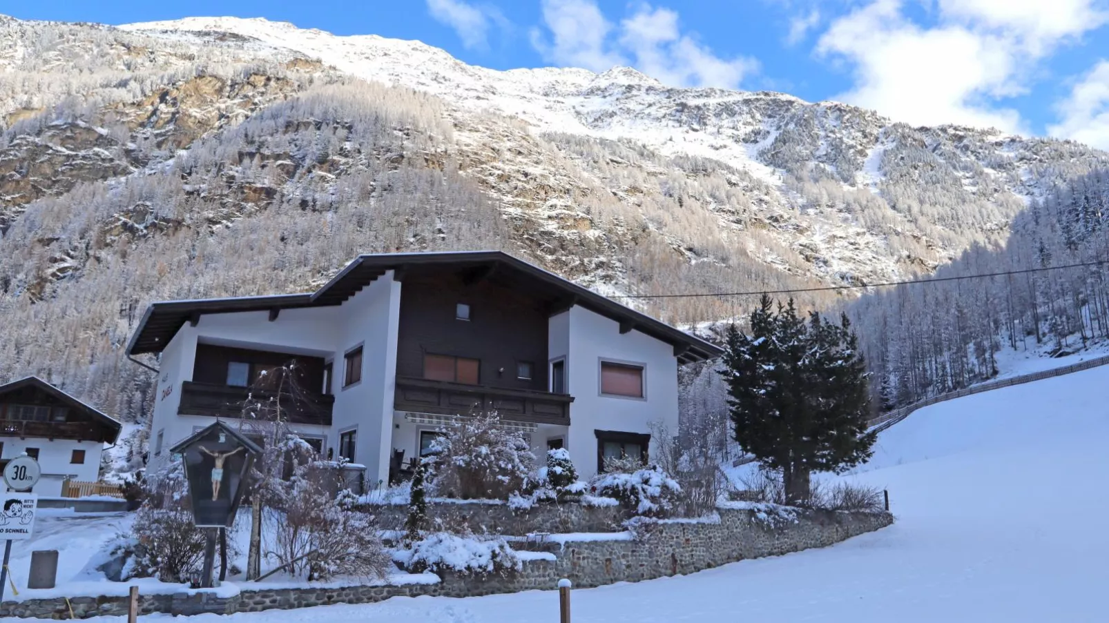 Haus Daniela-Exterior winter