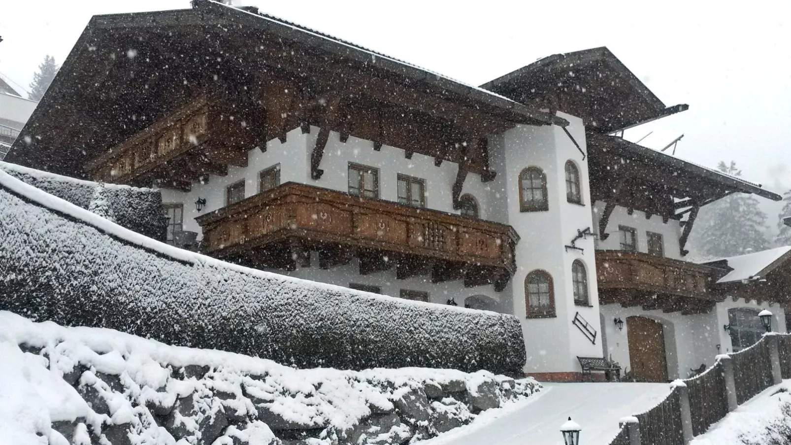 Hechenberger-Exterior winter