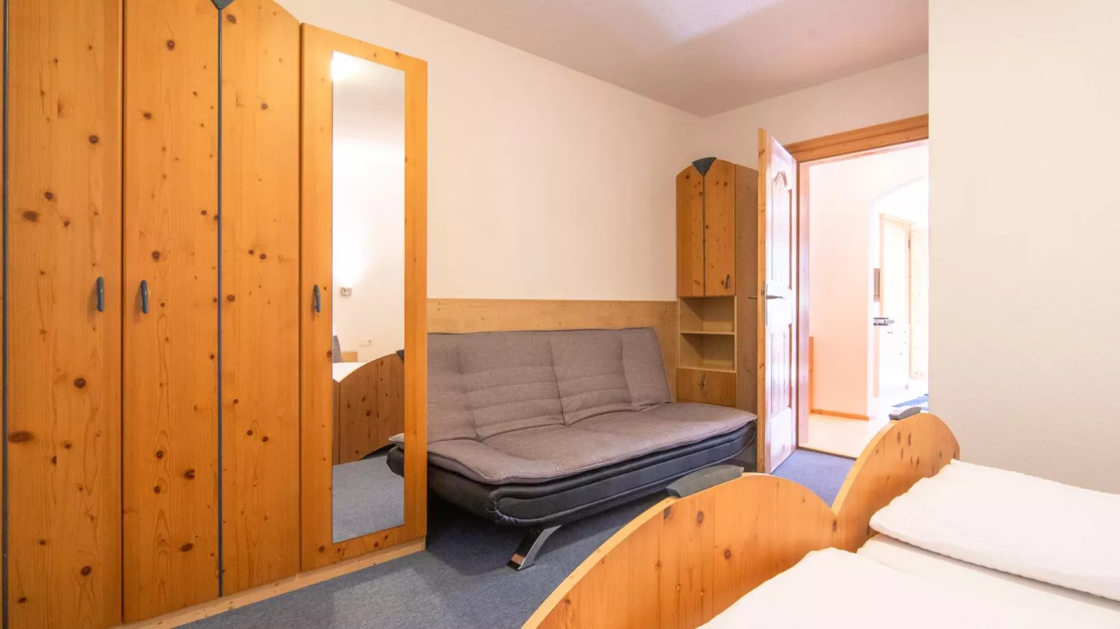 Hechenberger-Bedroom