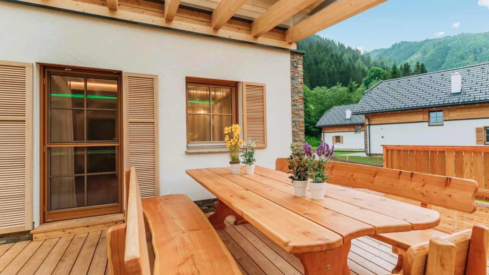 Chalet Thor-Terrace balcony