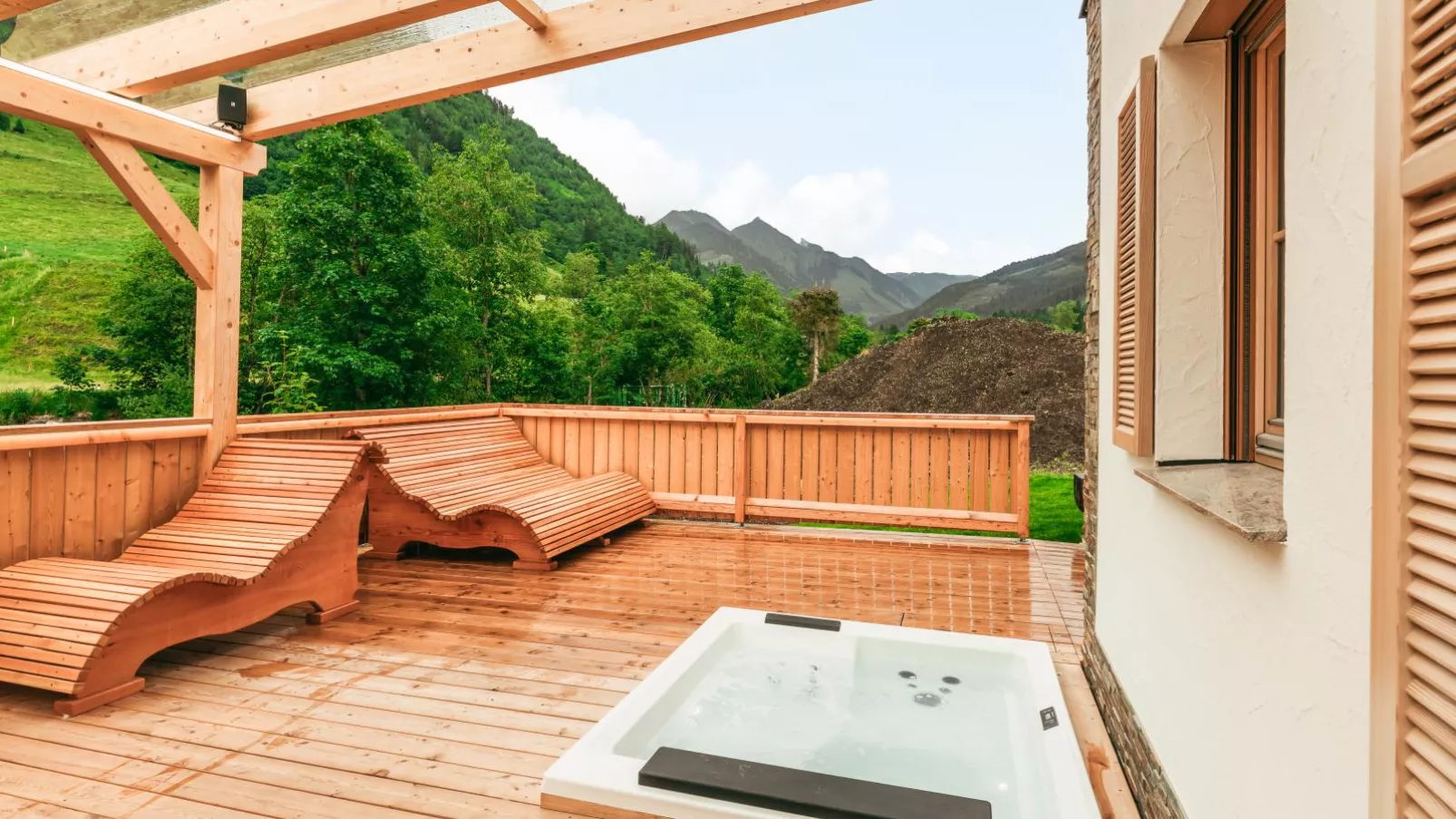 Chalet Thor-Terrace balcony