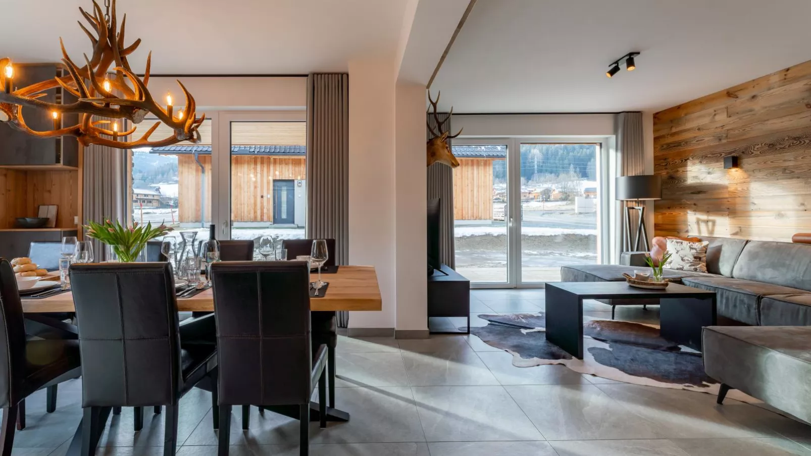 Mountain Chalet Berg-Glück-Dining room