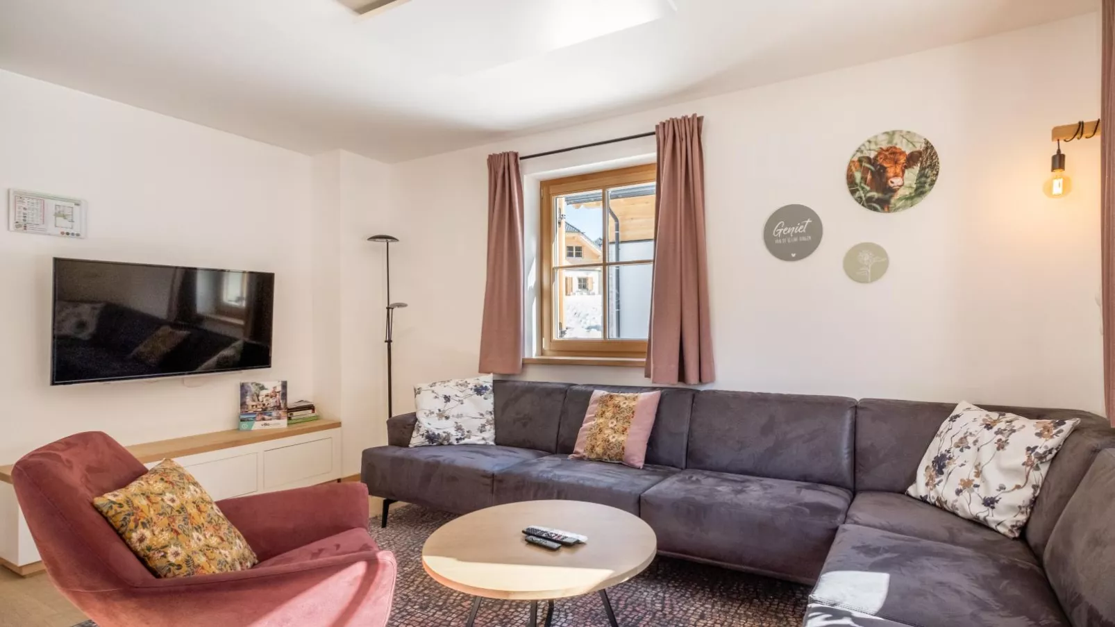 Haus Lilyan-Living room