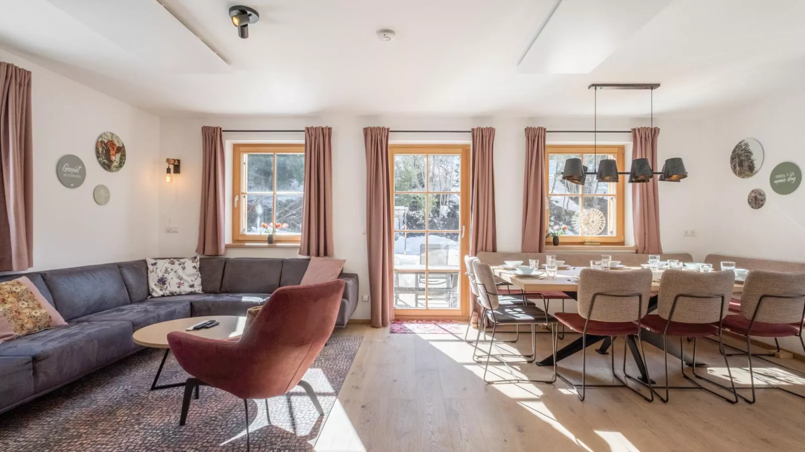 Haus Lilyan-Living room