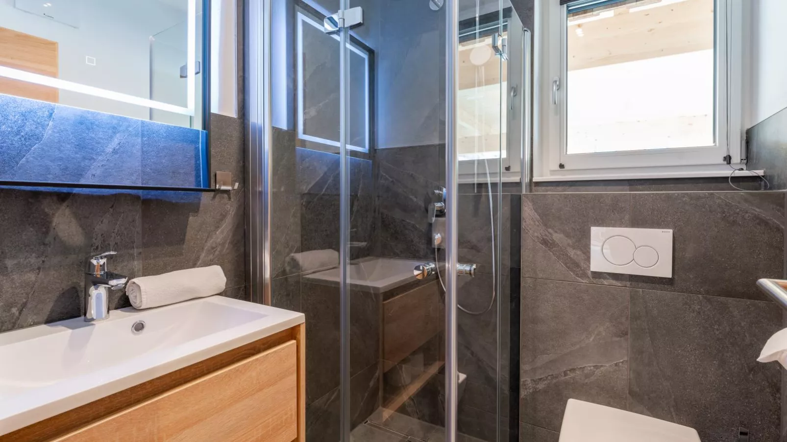 Mountain Chalet Arnica-Bathroom