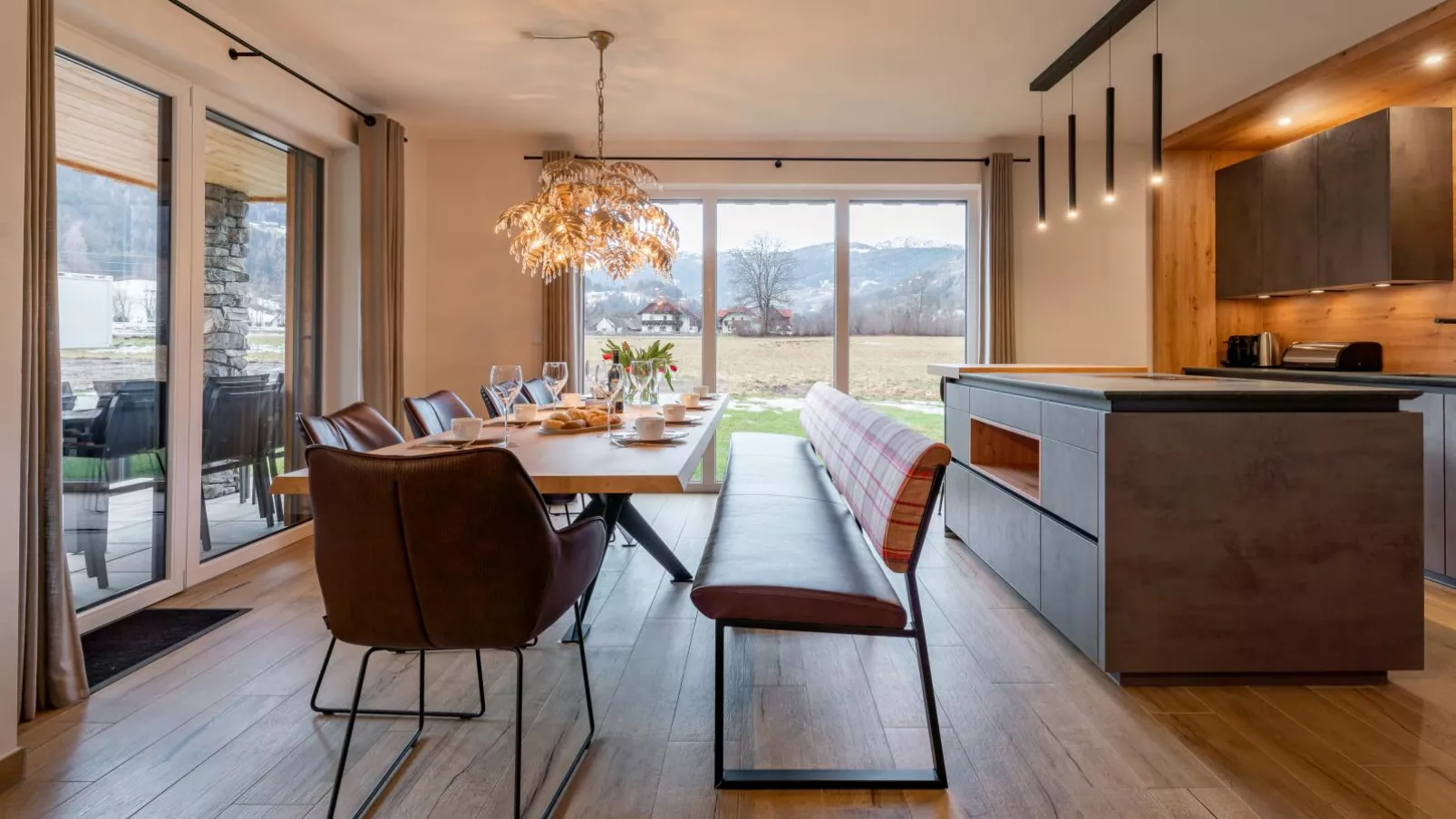 Mountain Chalet Krek Wak Wou-Dining room