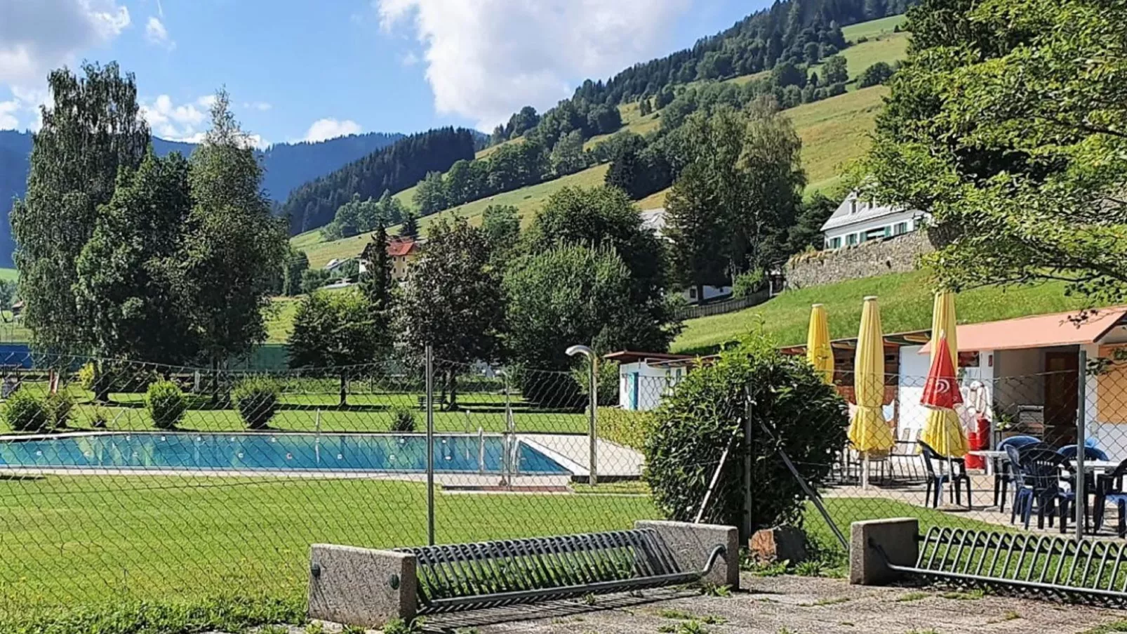Grebenzen Lodge Hirsch-Gebiete Sommer 1 km