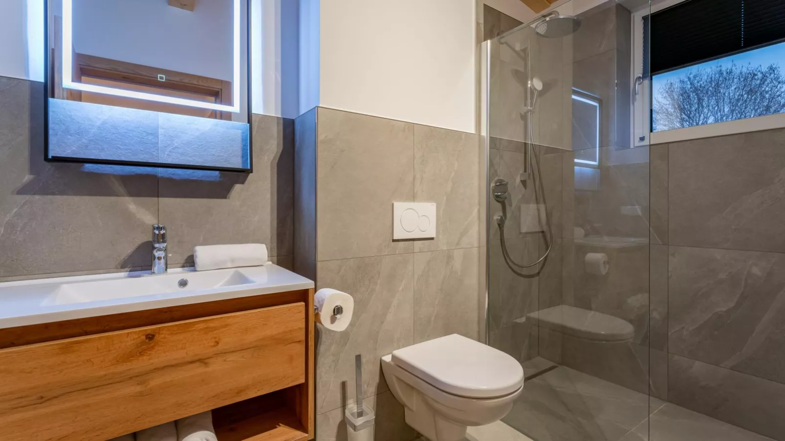 Mountain Chalet Aquarius 5A-Bathroom