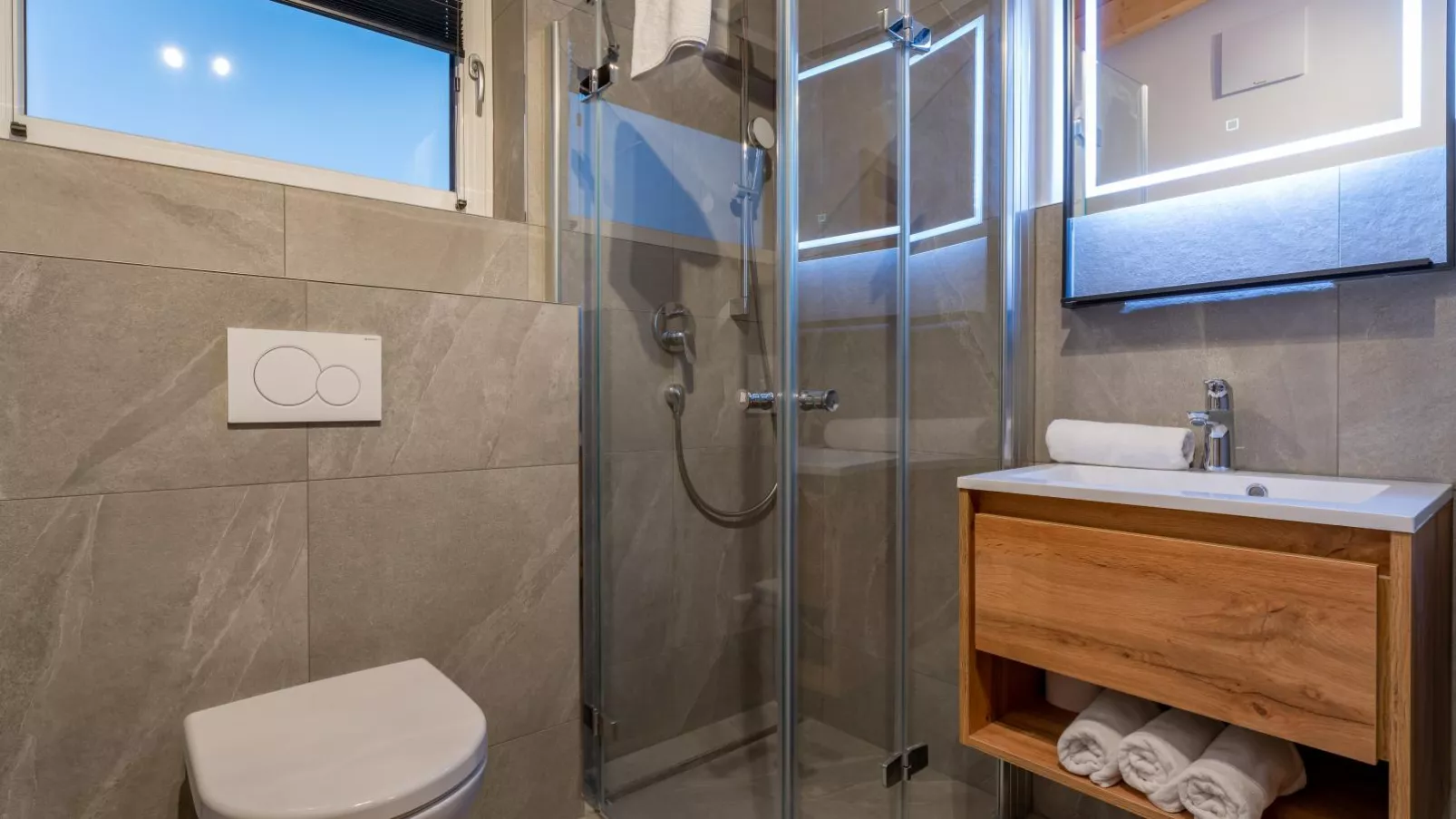 Mountain Chalet Aquarius 5A-Bathroom