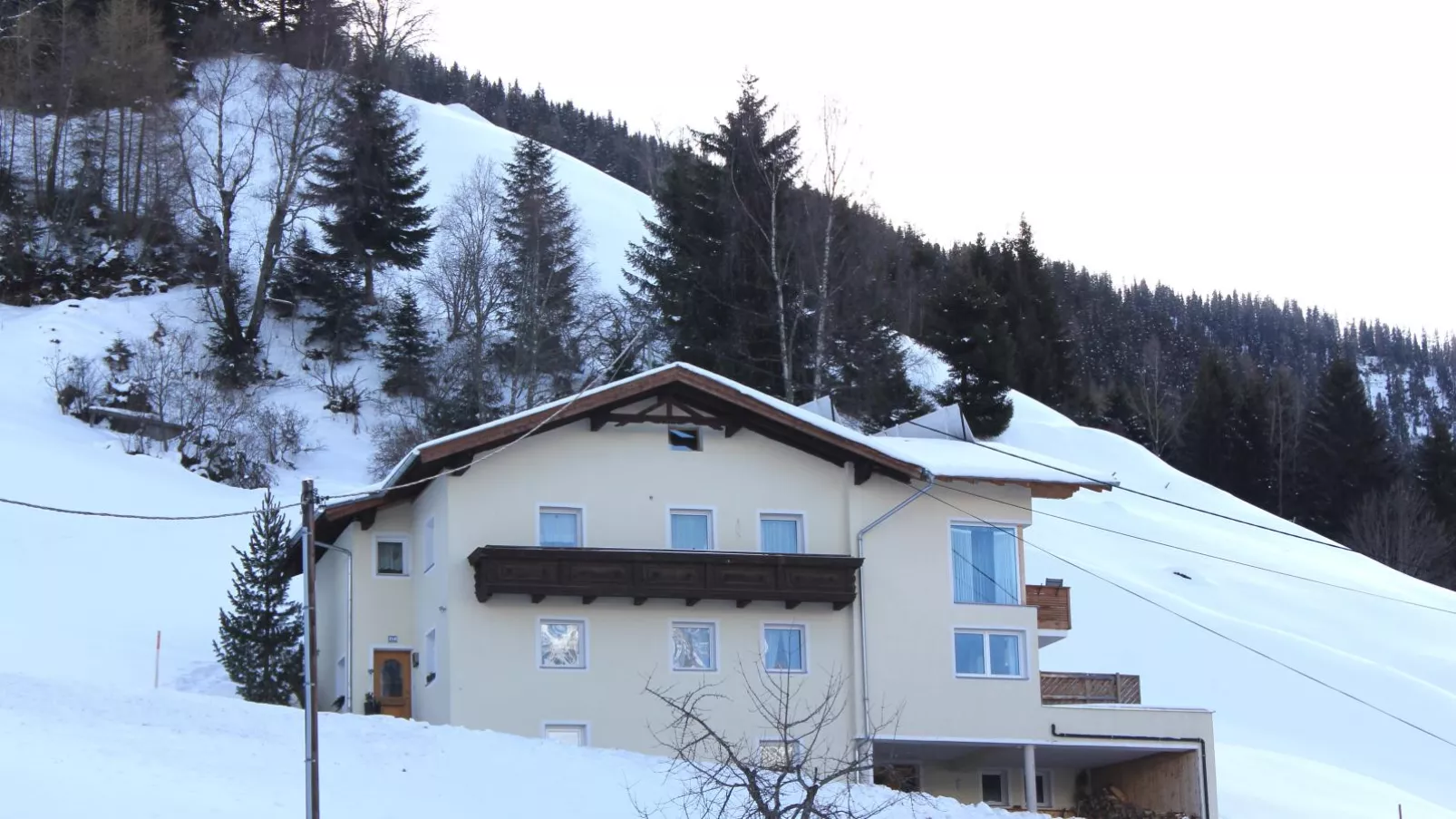 Haus Hauser-Exterior winter