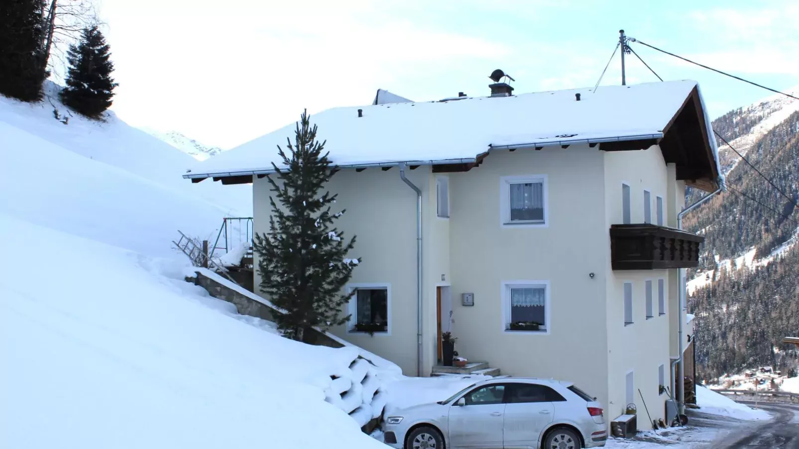 Haus Hauser-Exterior winter