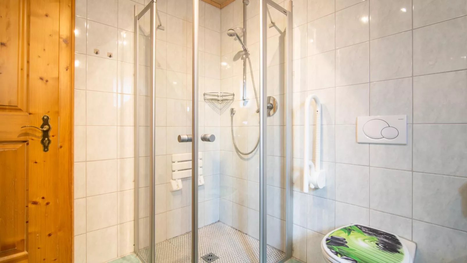 Haus Hauser-Bathroom